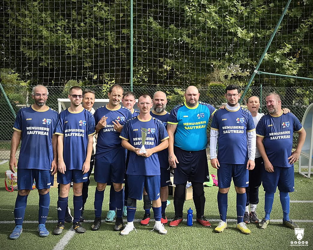 L’équipe Sport Adapté de l’Avallon FCO réunie sur le terrain